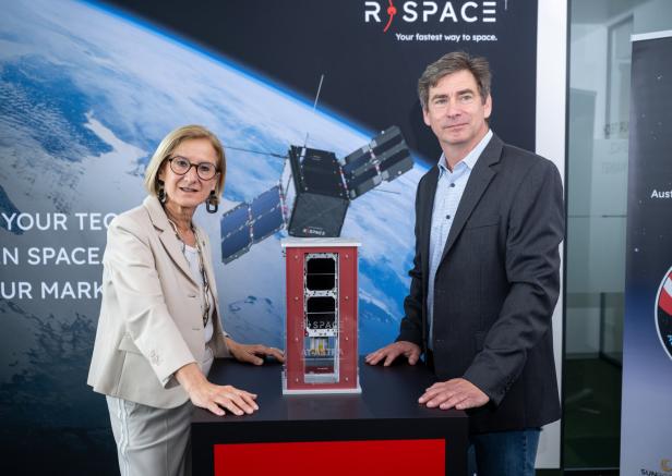 Johanna Mikl-Leitner und Carsten Scharlemann von R-Space.