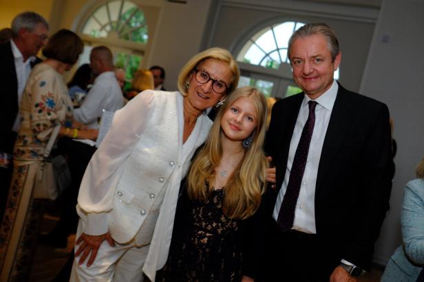Johanna Mikl-Leitner mit Unternehmer Gerald Gerstbauer und dessen Tochter Rosa