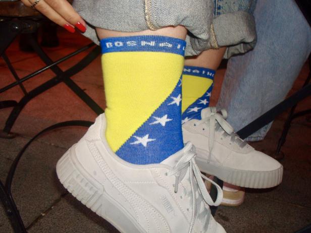 Socken in den Fahnen Bosnien und Herzegowinas