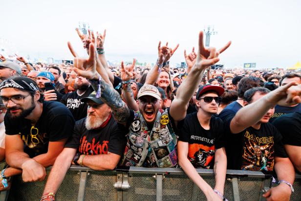Publikum beim Iron-Maiden-Konzert