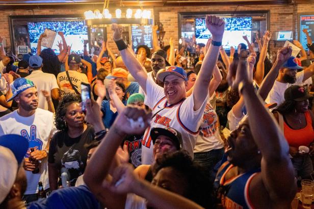 US-KNICKS-FANS-GATHER-IN-NYC-TO-WATCH-GAME-5-OF-THE-NBA-FINALS-A