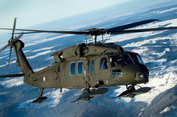 Black Hawk, diese Hubschraubergattung ist in Langenlebarn stationiert.