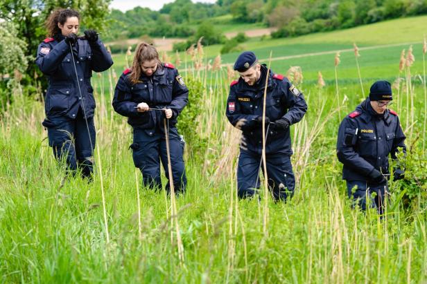 Die Polizei suchte immer wieder nach der Leiche von Jennifer Scharinger.
