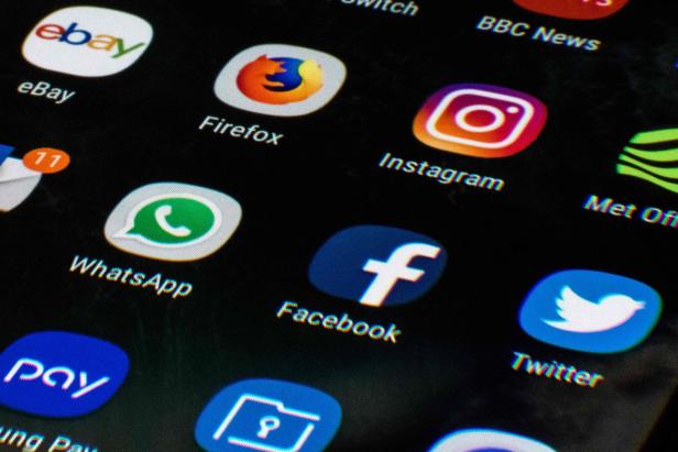 FILES-BRITAIN-POLITICS-CHILDREN-INTERNET