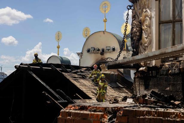 Nach einem Angriff Russlands stand das Kiewer Höhlenkloster, UNESCO-Weltkulturerbe, in Flammen.