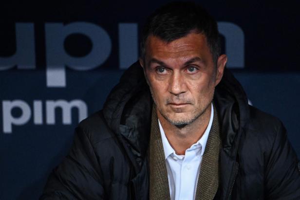 Paolo Maldini auf der Trainerbank