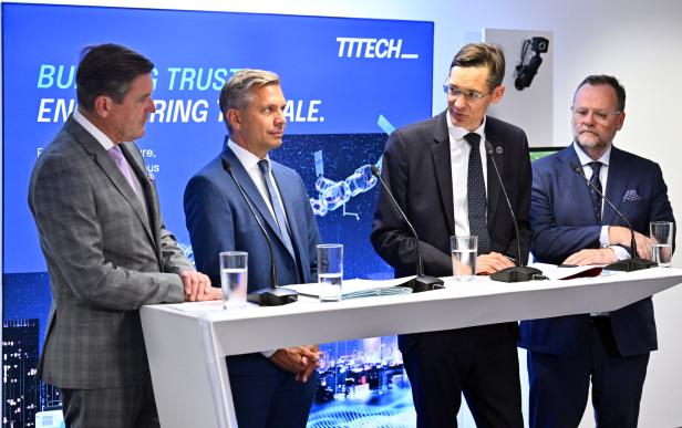 Hanke, Hattmannsdorfer Kopetz und Schellhorn betonen die Wichtigkeit der Industrie für den Wirtschaftsstandort.