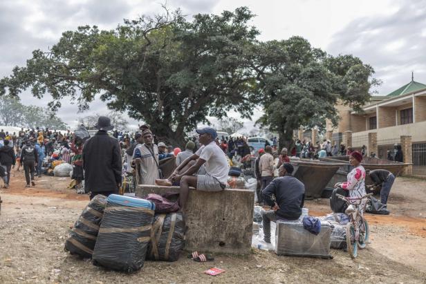Vertriebene Migranten in Durban, nachdem sie aus Angst vor fremdenfeindlichen Angriffen geflohen sind.