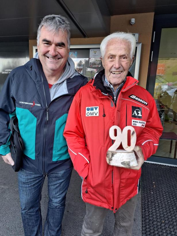 Richard Dieß mit Harald Haim, dem Direktor des Skigymnasiums Stams