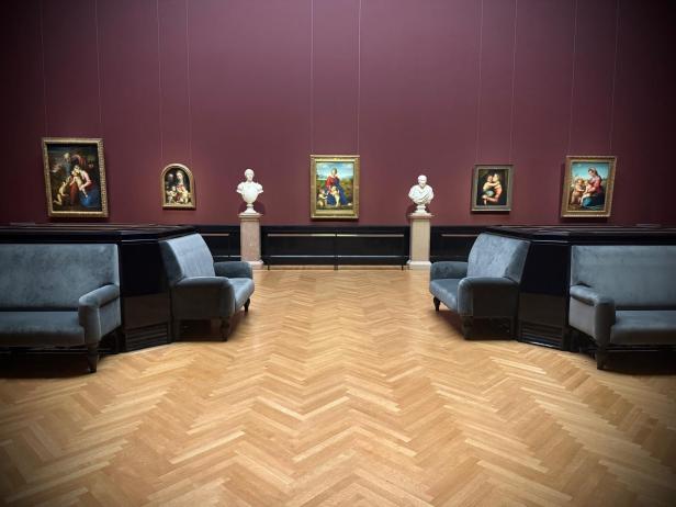 Gemäldegalerie mit Madonnen