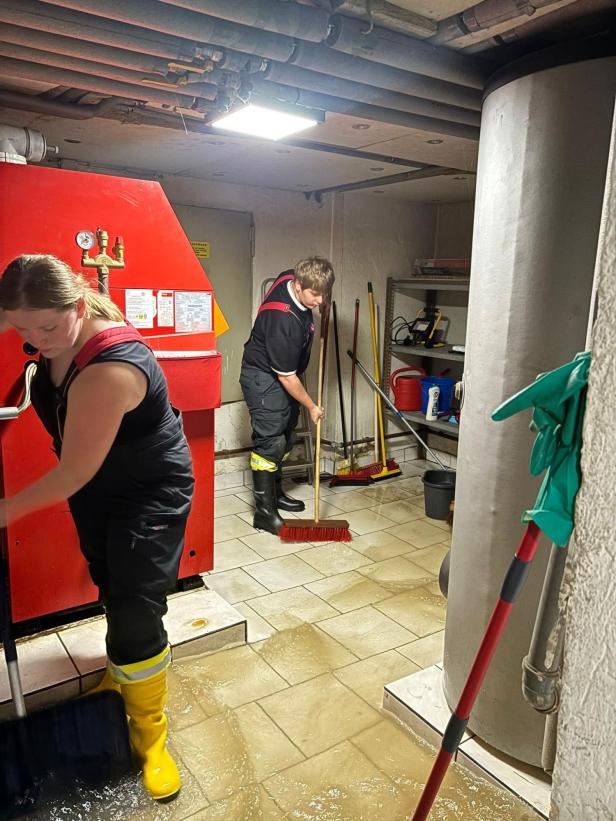 Die Mitglieder der Feuerwehr Kapfenberg-Diemlach bei einem Unwettereinsatz am 20. Juni.