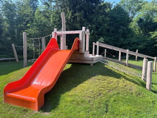 Eröffnung des neuen Spielplatzes in der Waldschule Wiener Neustadt.