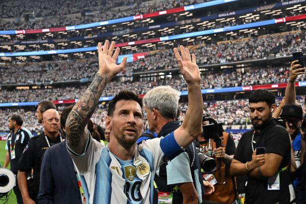 TOPSHOT-FBL-WC-2026-MATCH43-ARG-AUT