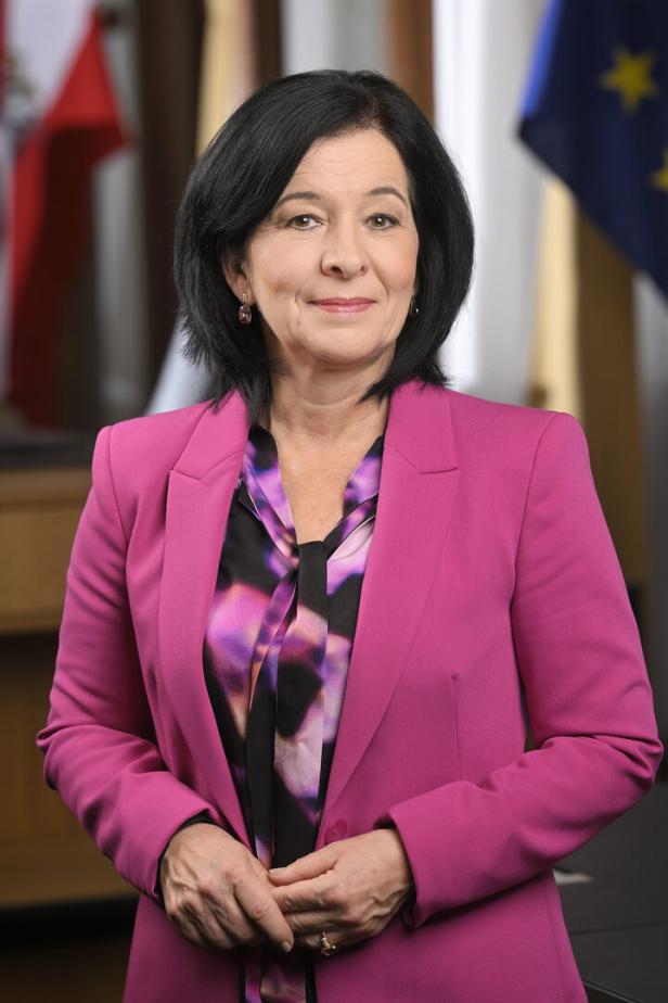 Portraitfotoaufnahmen designierte Bundesratspräsidentin Margit Göll