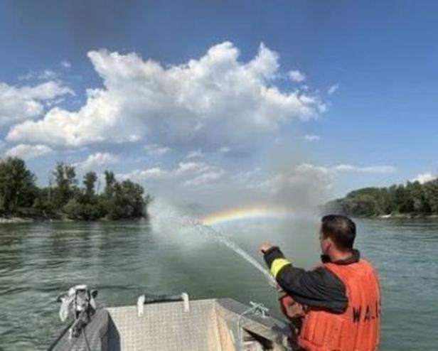 Einsatz vom Feuerwehrboot aus