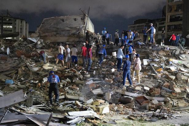 Powerful earthquakes strike Venezuela