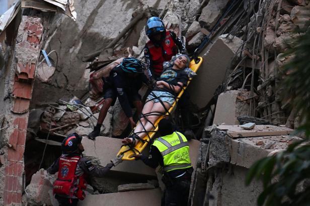 TOPSHOT-VENEZUELA-EARTHQUAKE