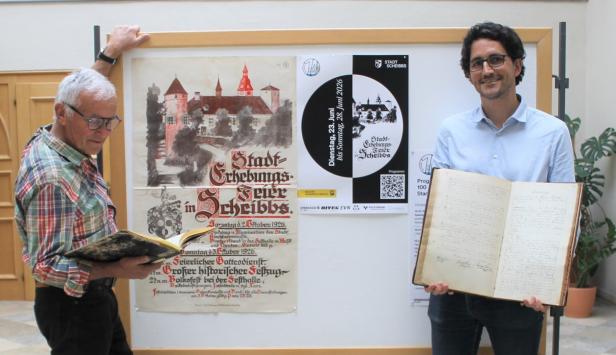 Bürgermeister Pöcksteiner und Stadtarchivar Schagerl.