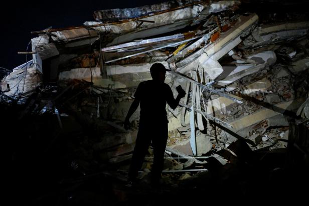 Aftermath of an earthquake in La Guaira