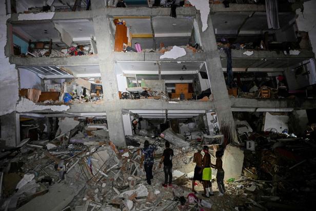 TOPSHOT-VENEZUELA-EARTHQUAKE