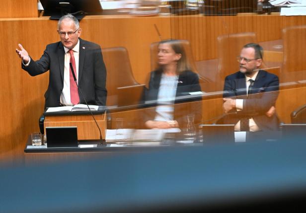NATIONALRAT: MARTERBAUER (SPÖ) / EIBINGER-MIEDL (ÖVP) / SCHELLHORN (NEOS)