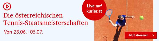 Werbebanner für die österreichischen Tennis-Staatsmeisterschaften mit Tennisspieler auf rotem Platz und Stream-Hinweis.