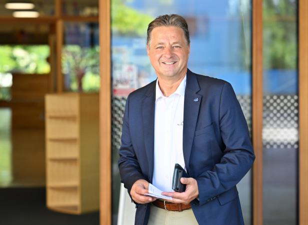 GRAZ-WAHL: STIMMABGABE FPÖ-SPITZENKANDIDAT RENÉ APFELKNAB