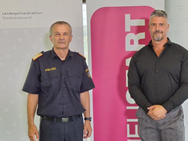 Landespolizeidirektor Franz Popp und Neustrart-Geschäftsführer Alexander Grohs (r.).