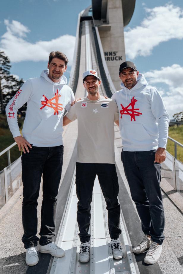 Neuzugang Markus Eisenbichler mit Florian Liegl (li.), dem Nordischen Direktor des ÖSV, und Balthasar Schneider, dem Leiter des Bereichs Race Service und Materialentwicklung  