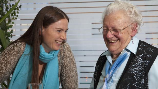 Gemischtes Doppel: Zabine Kapfinger & Oma