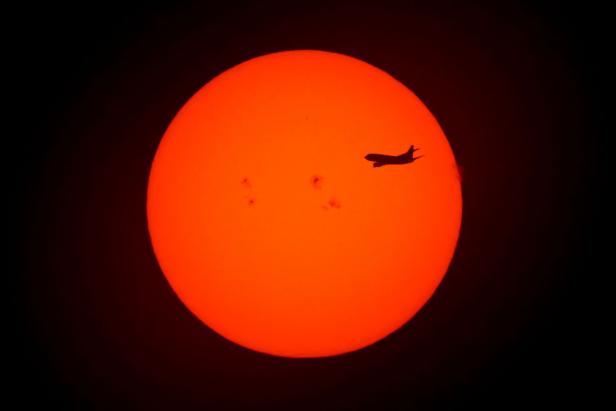 TOPSHOT-ARGENTINA-SUNRISE-AIR-TRANSPORT