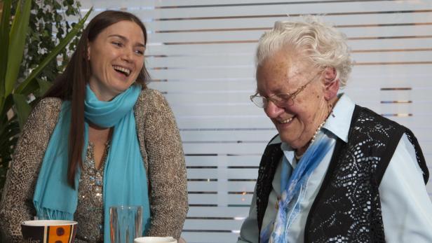 Gemischtes Doppel: Zabine Kapfinger & Oma