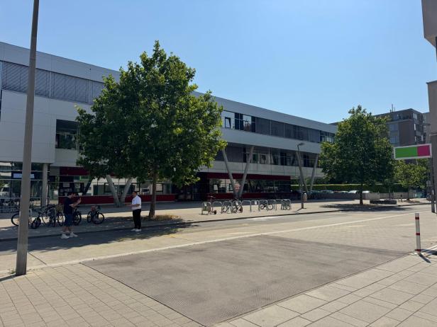 Vorplatz des Bildungscampus