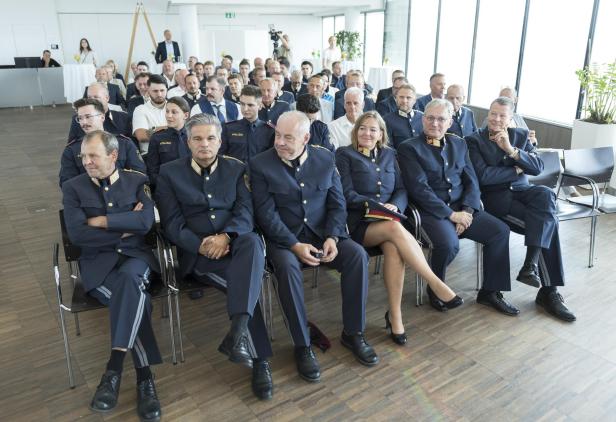 Die Besucher im Raiffeisenhaus in Wien.