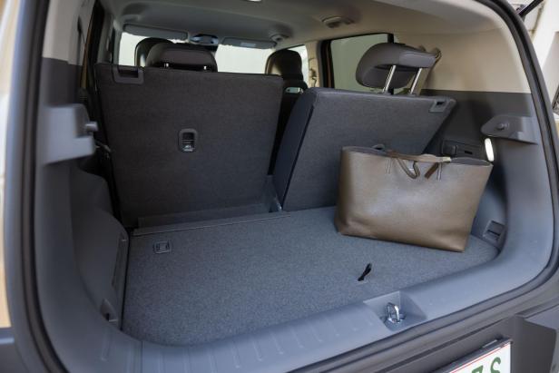 Der Kofferraum des Kia EV2 in der Variante mit 4 Sitzen: Die Größe variiert je nach Sitzposition.