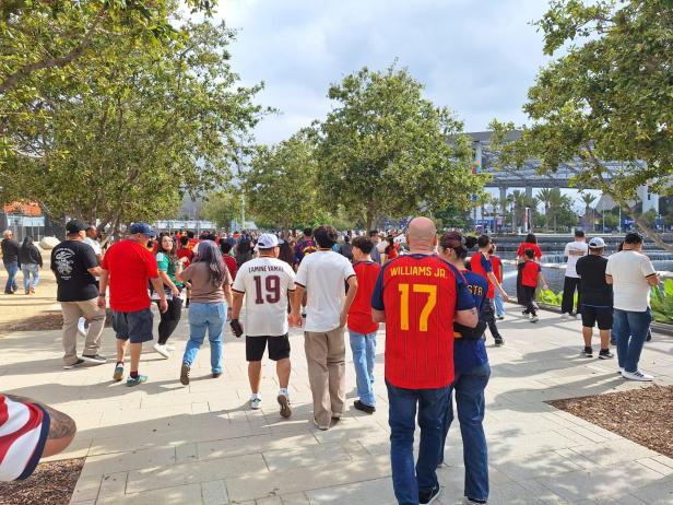 Die spanischen Fans sind in der Mehrheit