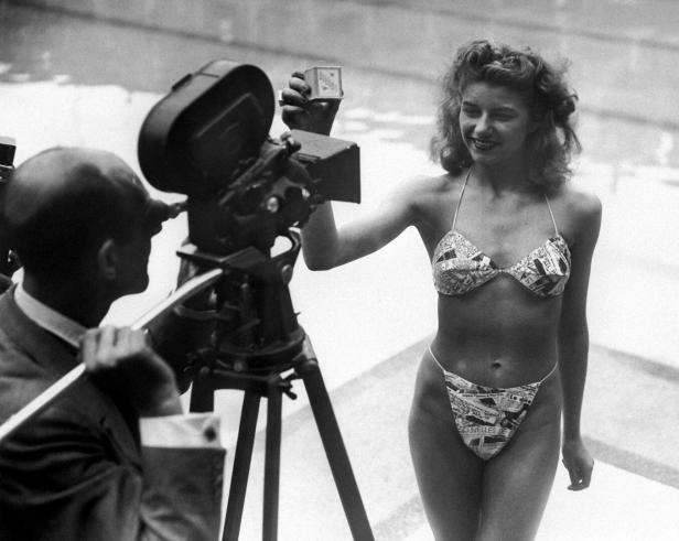 Der Bikini wird 60