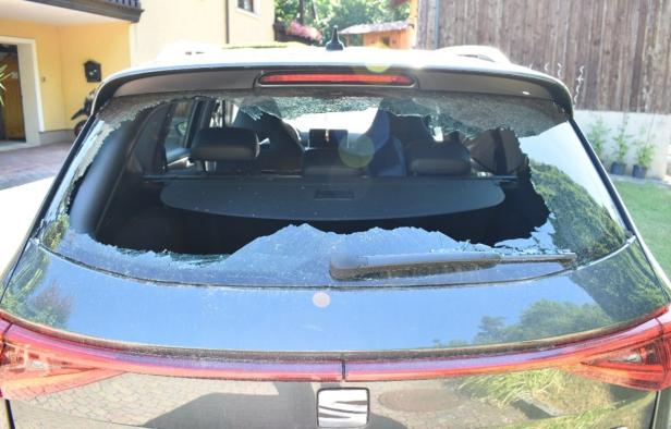 Eingeschlagene Autoscheibe 