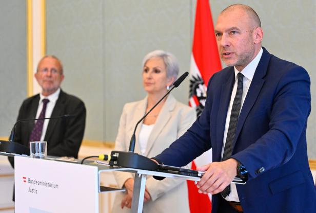 BMJ: PRÄSENTATION DER ERGEBNISSE DER EXPERTINNENKOMMISSION STRAFVOLLZUG (NACH TOD VON HÄFTLING IN JA HIRTENBERG) -   GRATZ/SPORRER/KOENIG