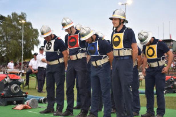 Feuerwehrleute beim Wettbewerb