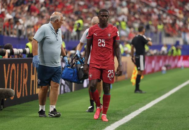 FOI-SOC-SPO-WCS-PORTUGAL-V-SPAIN:-ROUND-OF-16-FIFA-WORLD-CUP-2