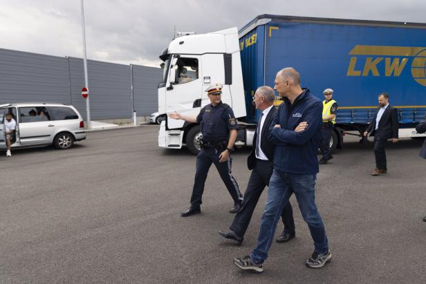 Innenminister Karner bei Lokalaugenschein 