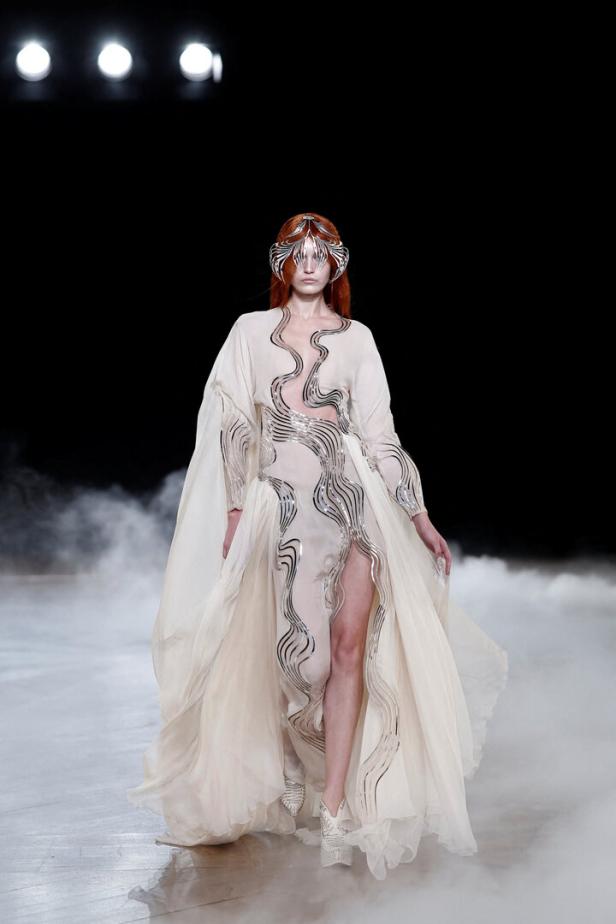 Iris van Herpen Haute Couture Fall/Winter 2026-2027 collection show