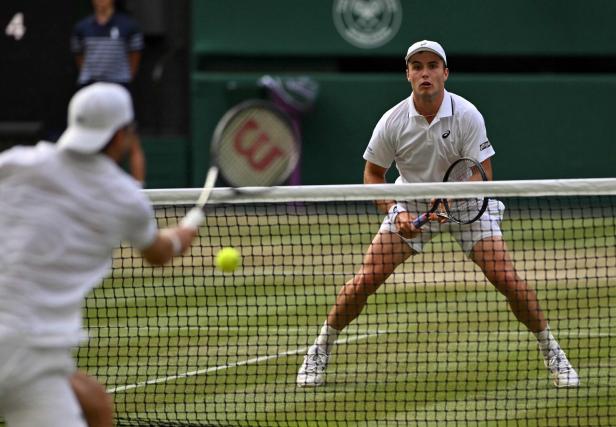 Fery (hinten) rang Dimitrov nieder