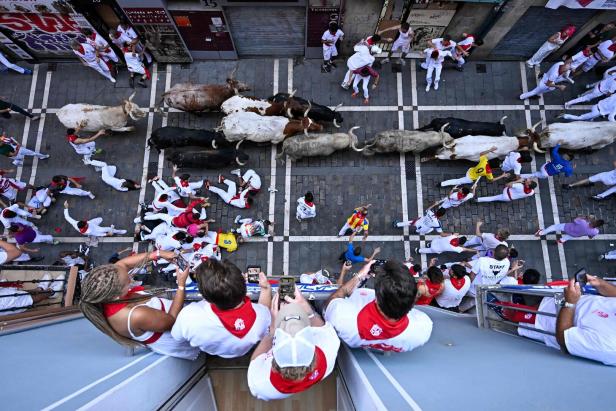 TOPSHOT-SPAIN-BULL RUN-FESTIVAL-SAN FERMIN