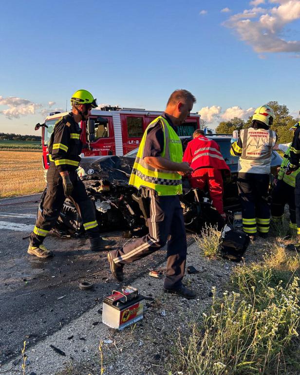 Helfer an der Unfallstelle 