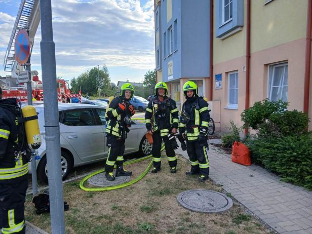 Einsatzkräfte bei dem Brand in Neunkirchen.