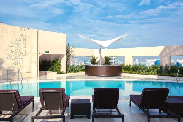 Ein Rooftop Pool bei einem Hotel