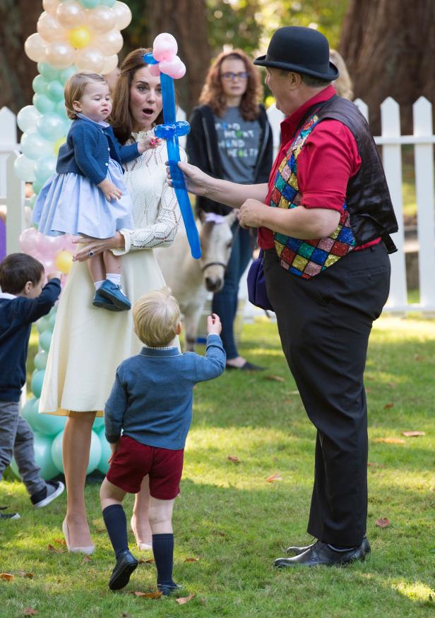 George & Charlotte entzücken auf Kinderparty