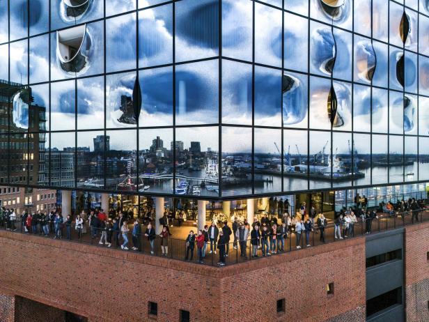 Die Plaza der Elbphilharmonie. 